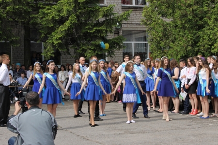 Последний звонок в кременчугских школах. Присылай свои фото!