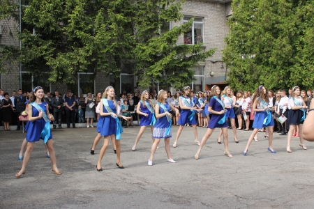 Последний звонок в кременчугских школах. Присылай свои фото!