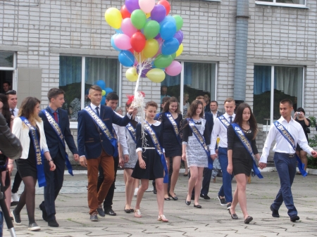 Последний звонок в кременчугских школах. Присылай свои фото!