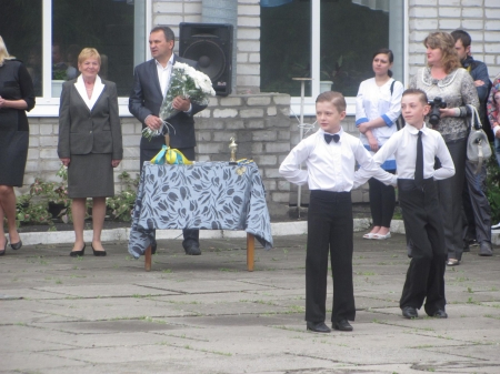 Последний звонок в кременчугских школах. Присылай свои фото!