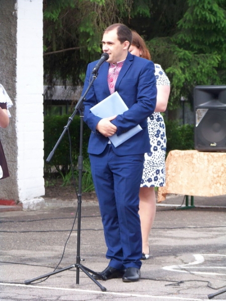 Последний звонок в кременчугских школах. Присылай свои фото!