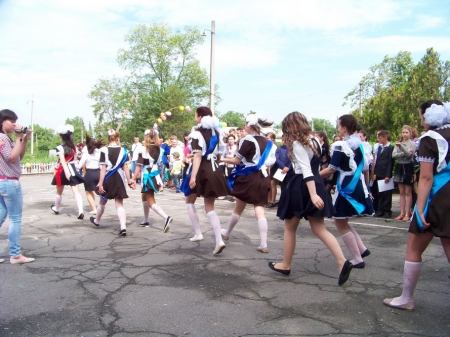 Последний звонок в кременчугских школах. Присылай свои фото!