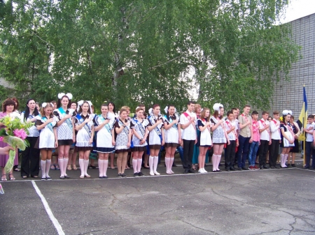 Последний звонок в кременчугских школах. Присылай свои фото!