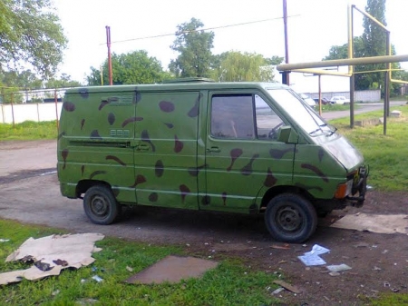 Кременчужанин робить санітарну машину для поранених під Авдіївкою. Потрібна допомога