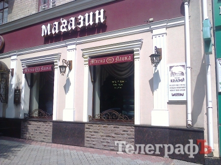 На ул. Соборной коммунистическую доску заменили на «театральную»