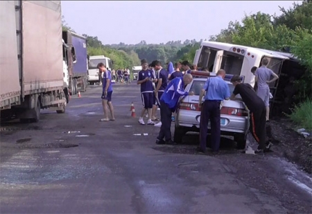 На Полтавщині в автобус гравців “Динамо” врізалася вантажівка