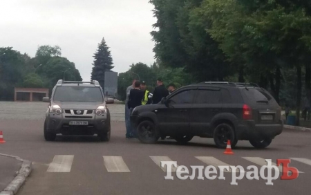 В центре Кременчуга не разминулись два внедорожника