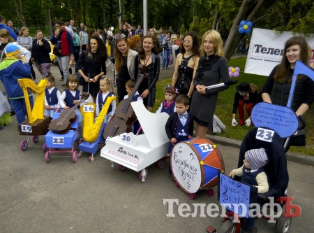 На Парад колясок в Кременчуге приехал целый колясочный оркестр На Парад колясок в Кременчуге приехал целый колясочный оркестр