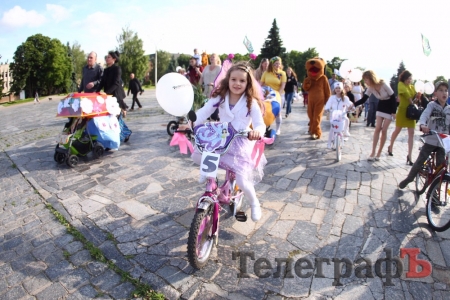 Внимание! «Парад колясок» побуждает к рождению детей