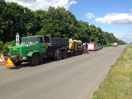 На Полтавщине "Славута" въехала в работников дорожной службы: двое людей погибли На Полтавщине "Славута" въехала в работников дорожной службы: двое людей погибли