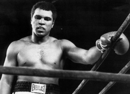 На 75 году жизни скончался легендарный боксер Мохаммед Али