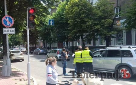 В центре Кременчуга под колёса внедорожника попала женщина