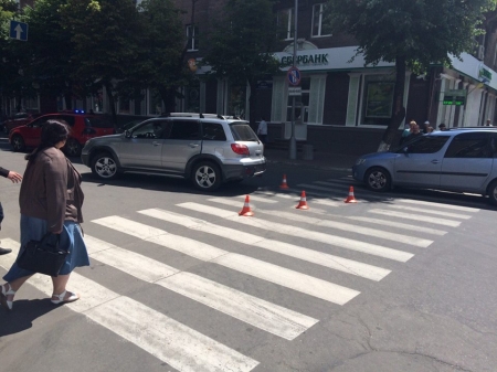 В центре Кременчуга под колёса внедорожника попала женщина