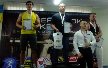 Кременчужанин Олександр Невмивако оновив рекорд України з багатоповторного жиму