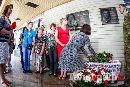 У Кременчуцькому медколеджі відкрили меморіальну дошку загиблому Степану Уссу