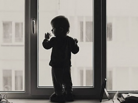 У Кременчуці з вікна випала 2-річна дитина