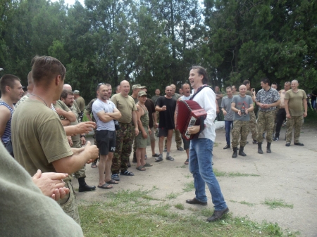 Кременчуцькі волонтери привітали бійців 42-го батальйону з другою річницею створення