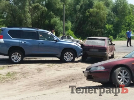 В Кременчуге в районе поворота на Горишние Плавни столкнулись три автомобиля