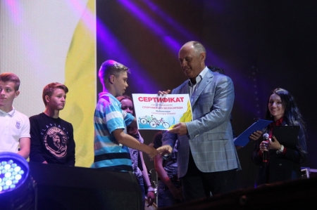 На День молоді у Полтаві школярка виграла автомобіль