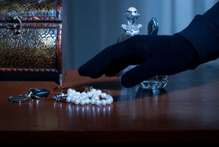 Кременчужан попереджають про квартирні крадіжки під час відпусток:  як вберегтися