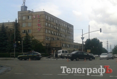 ДТП в Горишних Плавнях: автомобиль отбросило на тротуар