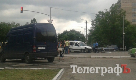 ДТП в Горишних Плавнях: автомобиль отбросило на тротуар