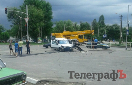 ДТП в Горишних Плавнях: автомобиль отбросило на тротуар