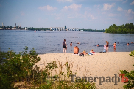 Купальный сезон-2016: Центральный пляж превращается в болото