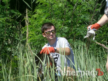 «Зелений десант» вивіз близько 50 мішків сміття з островів Кременчука