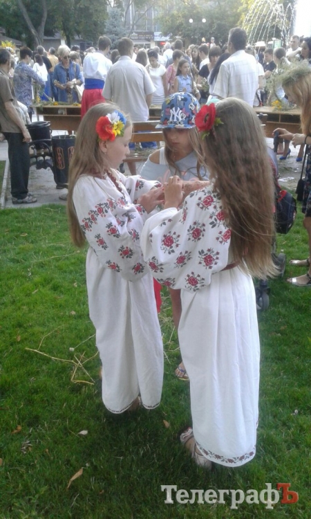 Кременчук зустрічав Купальську ніч танцями, піснями та плетінням вінків