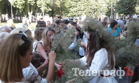 Кременчук зустрічав Купальську ніч танцями, піснями та плетінням вінків