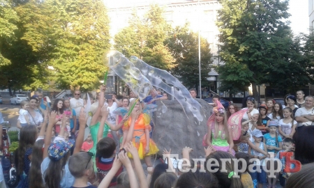 Кременчук зустрічав Купальську ніч танцями, піснями та плетінням вінків