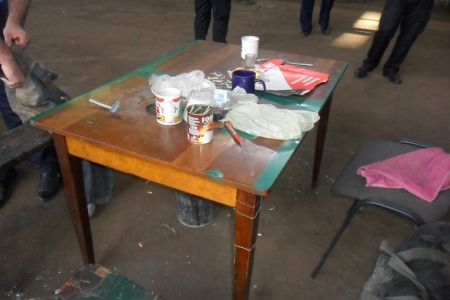 Алкотрэш: в Кременчуге молодой человек получил от собутыльника ножом в живот