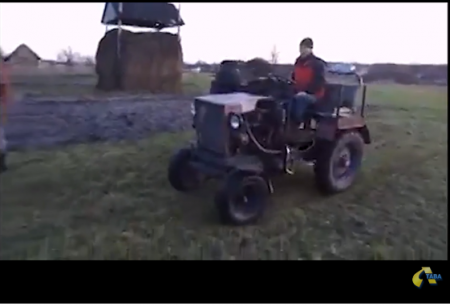 На Полтавщине создали трактор, который работает за счет сжигания дров (добавлено видео)