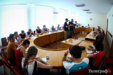 Керівники громадських організацій у Кременчуці вирішували, на якій війні воювали їх діди