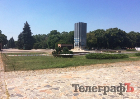 Стакан из-под Ленина на площади Победы «задвигался»