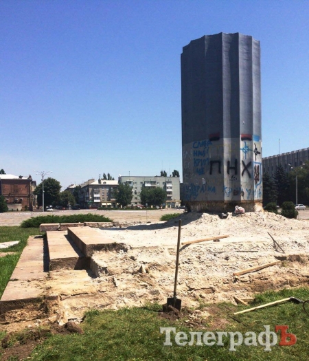 Стакан из-под Ленина на площади Победы «задвигался»