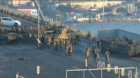 У Туреччині при спробі військового перевороту загинули 60 осіб та заарештовано 750 військових
