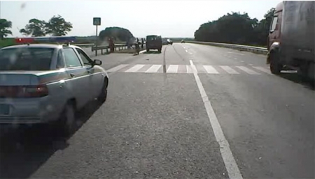 На Полтавщине на пешеходном переходе автомобиль насмерть сбил ребенка