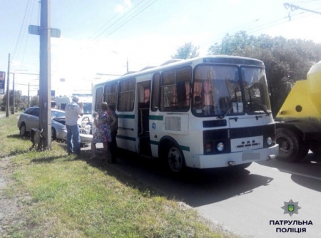 В Полтаве пьяный водитель Chevrolet въехал в автобус