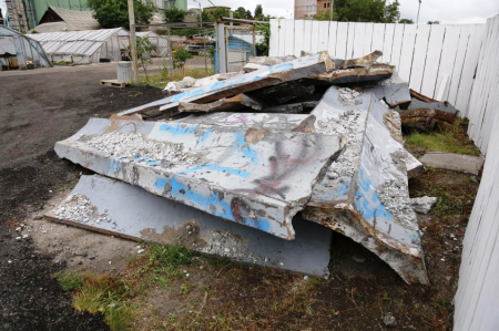 Останки «стакана» отправились лежать рядом с тем, кто на нём стоял