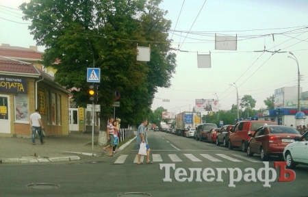 На Крюковском мосту и в центре Кременчуга пробка из-за грузовика