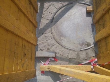 Ноу-хау: в Кременчуге люки начали обкладывать плиткой