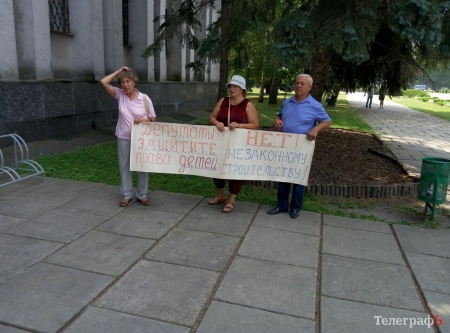 Новый митинг: кременчужане против стройки возле 30-й школы