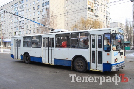 Кременчужанка разрезала ногу при выходе из троллейбуса