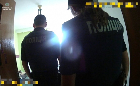 Кременчужанин намагався вистрибнути з 8 поверху з ножем