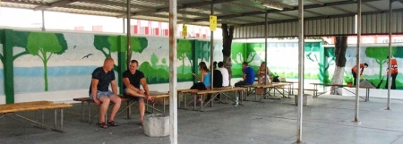 В Глобино на автобусной остановке появилось море