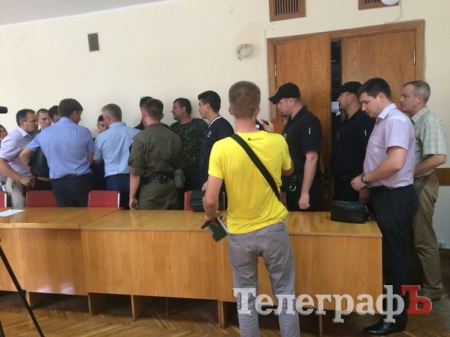 В Кременчуге на конкурсный комитет по пассажирским перевозкам вызвали полицию