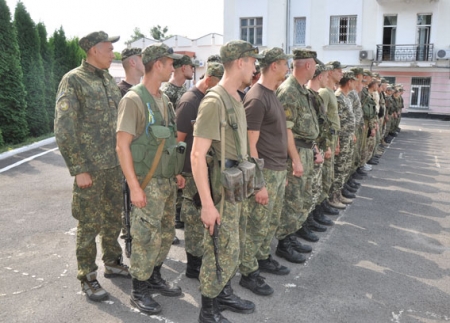 Кременчужанам, які під палючим сонцем боронять землю, передали воду