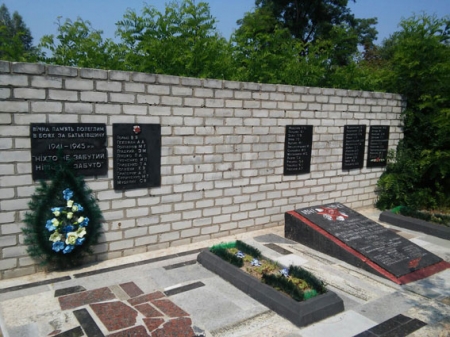 Двое кременчужан осквернили братскую могилу в Чечелево